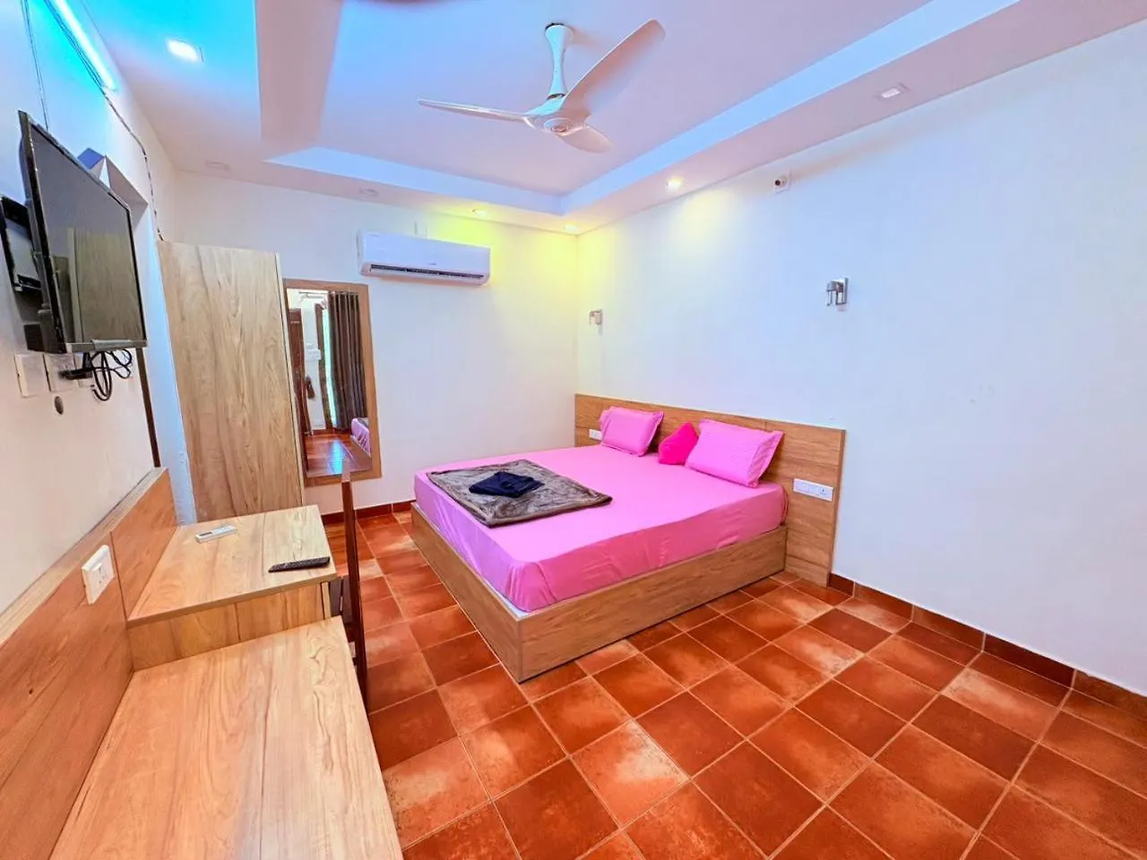 Athirappilly Heritage Villa -3 Bhk - River Side Homestay